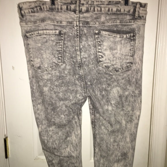 Fashion Nova Stonewashed Skinny Jeans - Picture 5 of 7